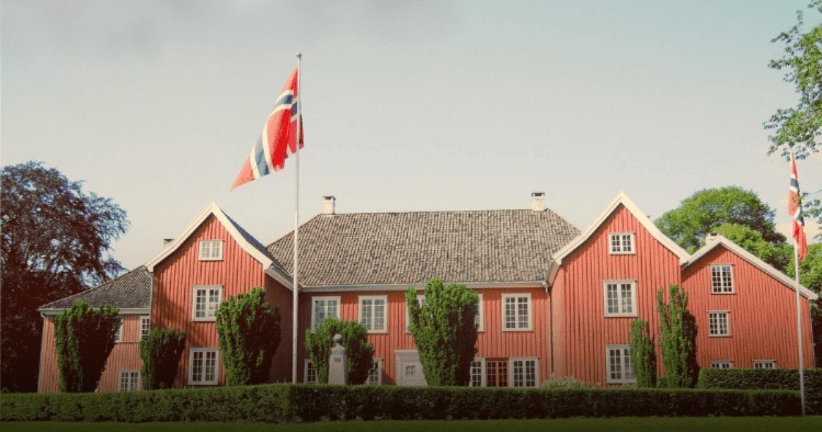 The Maid in the Carp Pond, Larvik