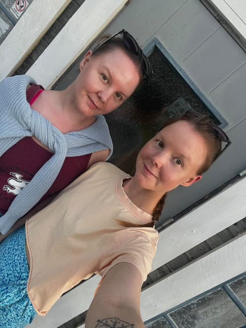 Intervju med Jenny & Johanna – Tvillingarna som blev Borgvattnets ”veteraner”